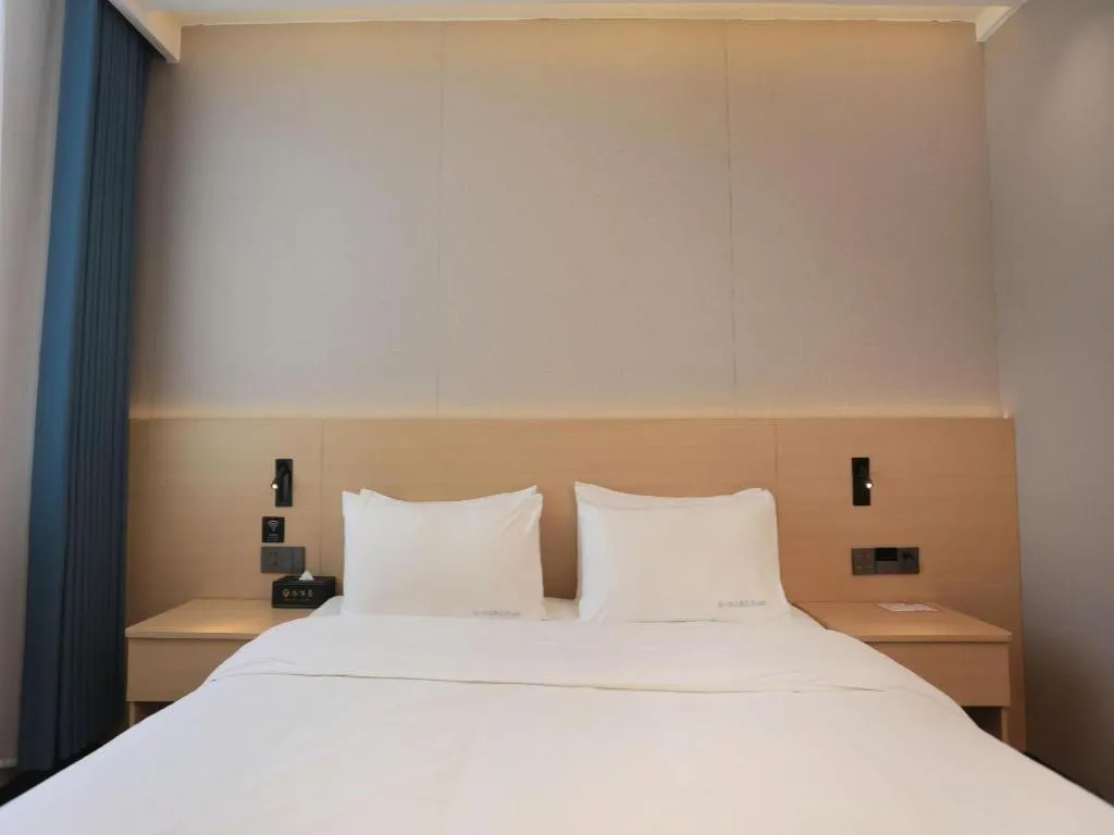 Bed in PAI Hotel Huayin Huashan Mountain Scenic Spot Ancient Street