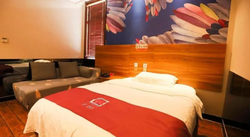 Bed in PAI Hotel Huayin Huashan Mountain Scenic Spot Ancient Street