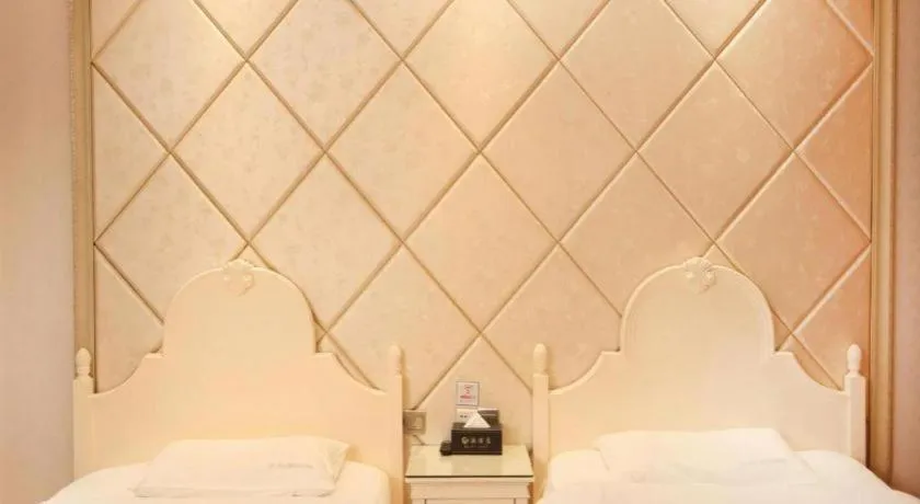 Bed in PAI Hotel Huayin Huashan Mountain Scenic Spot Ancient Street