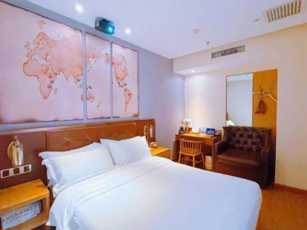 Bed in James Joyce Coffetel Beijing South Station Guang'anmen You'an Hospital