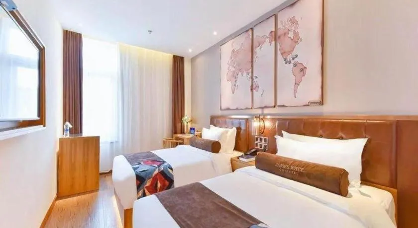 Bed in James Joyce Coffetel Beijing South Station Guang'anmen You'an Hospital