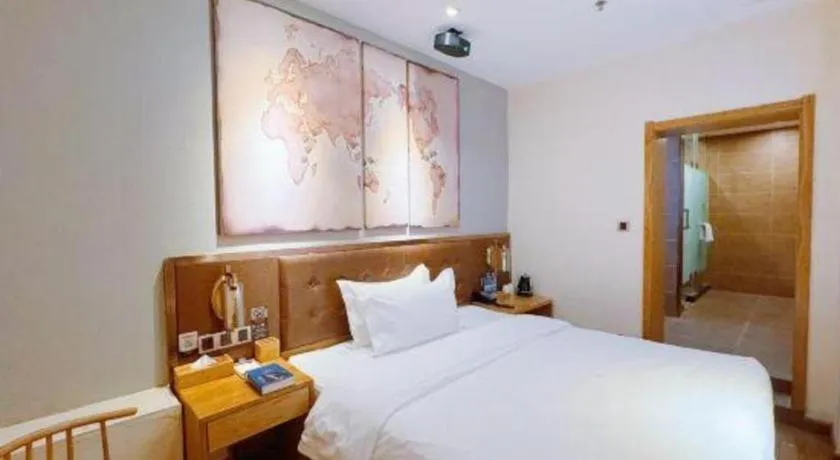 Bed in James Joyce Coffetel Beijing South Station Guang'anmen You'an Hospital