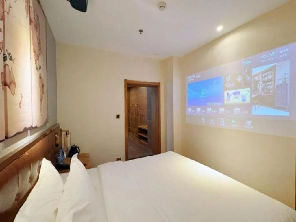 Bed in James Joyce Coffetel Beijing South Station Guang'anmen You'an Hospital