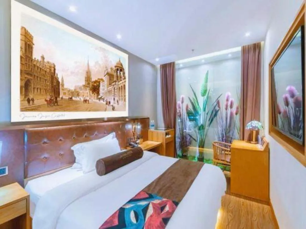 Bed in James Joyce Coffetel Beijing South Station Guang'anmen You'an Hospital