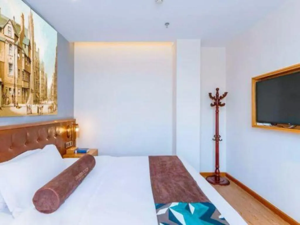 Bed in James Joyce Coffetel Beijing South Station Guang'anmen You'an Hospital