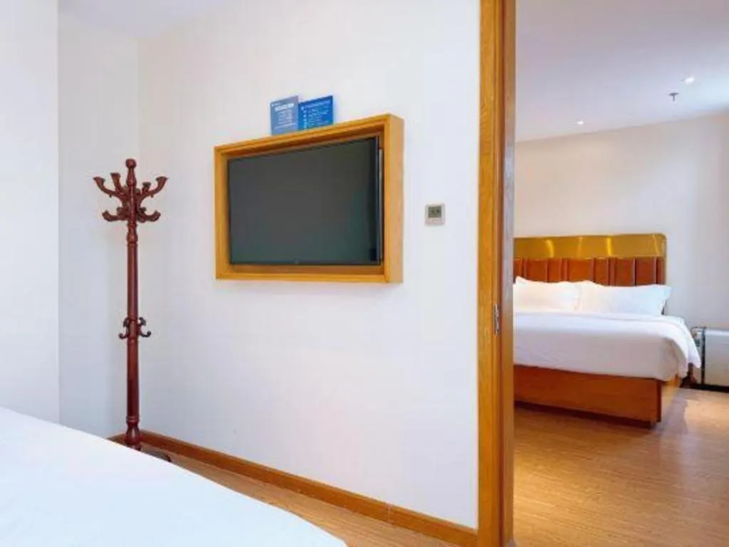 Bed in James Joyce Coffetel Beijing South Station Guang'anmen You'an Hospital