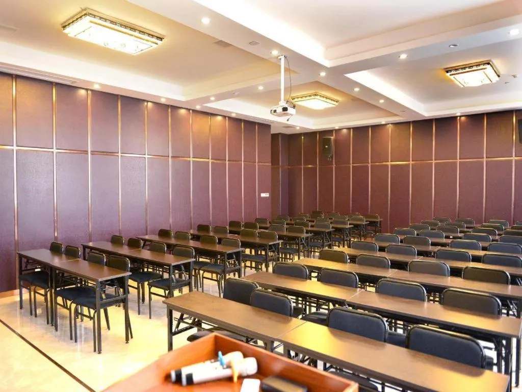 Lavande Hotel·Yichun Wanda, High Speed Railway Station