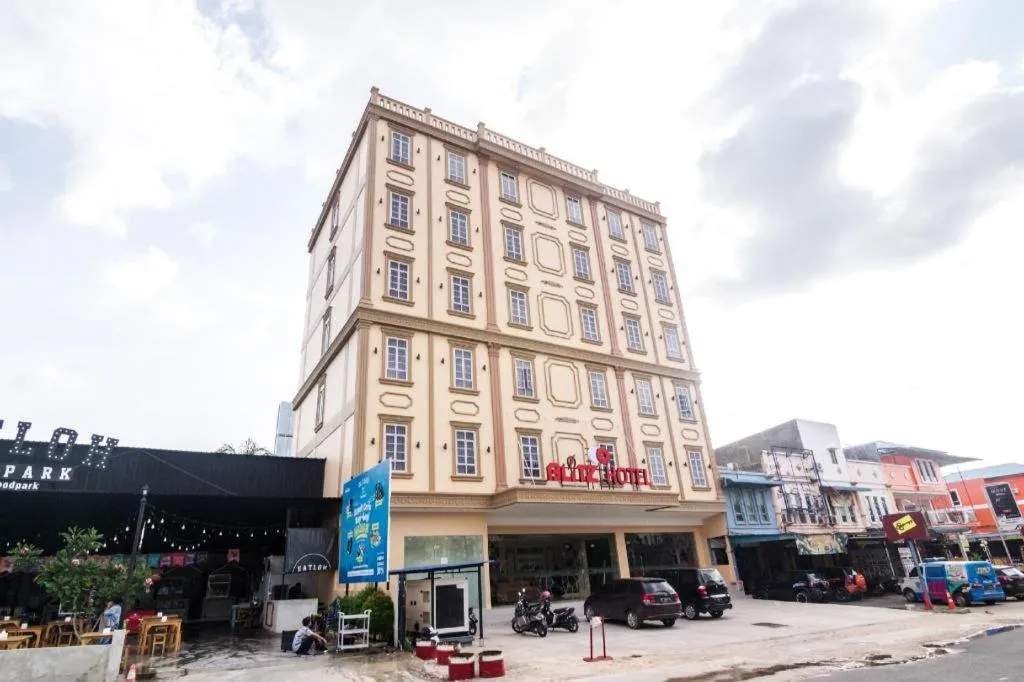 Capital O 1432 Blitz Hotel