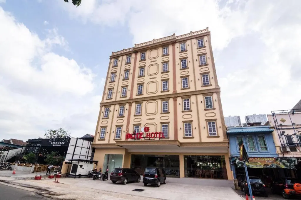 Capital O 1432 Blitz Hotel