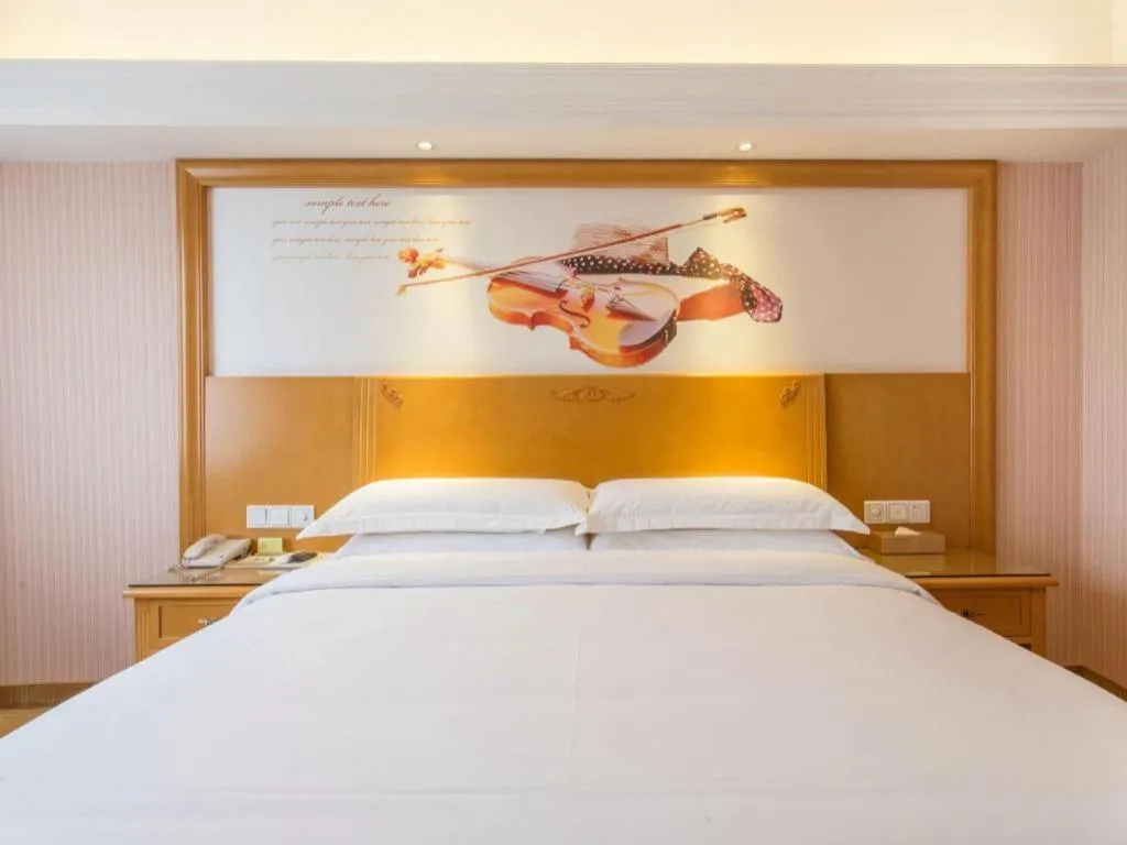 Bed in Vienna Hotel Inner Mongolia Hohhot Railway Station Gongzhufu Metro Station