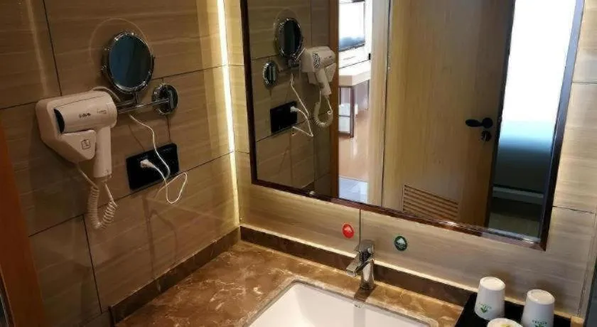 GreenTree Inn Tongling City ZonGYAng County Qishan Road People's Hospital