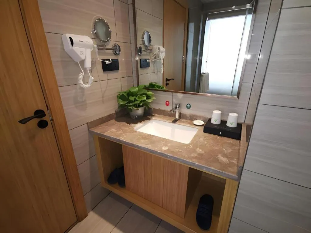 GreenTree Inn Tongling City ZonGYAng County Qishan Road People's Hospital