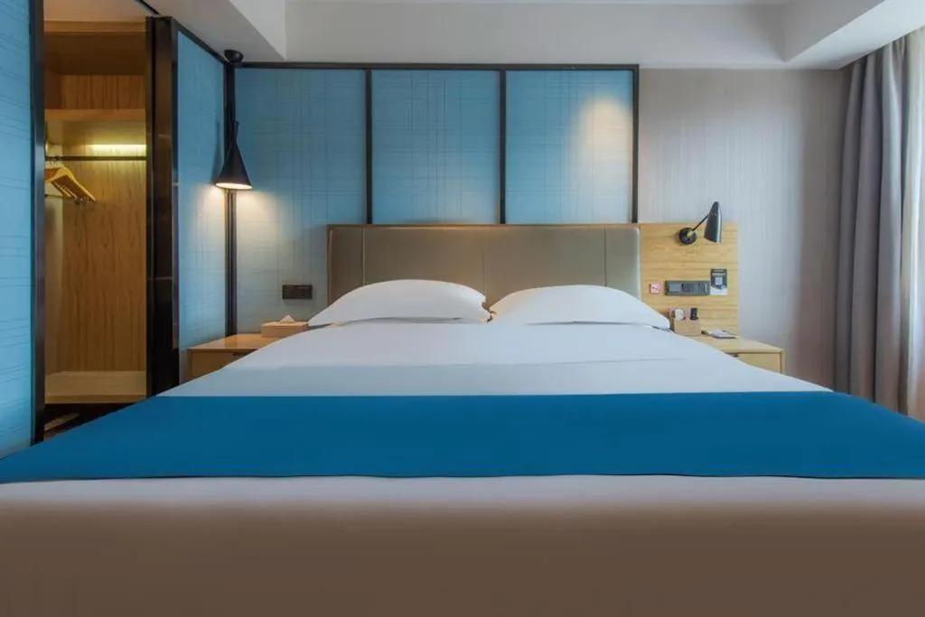 Bed in Echarm Hotel Lhasa Potala Palace