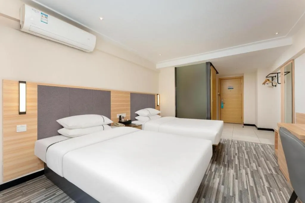 Bed in City Comfort Inn Wuhan Guanggu Minzhu Avenue NO.1 Middle School Affiliated to CCNU