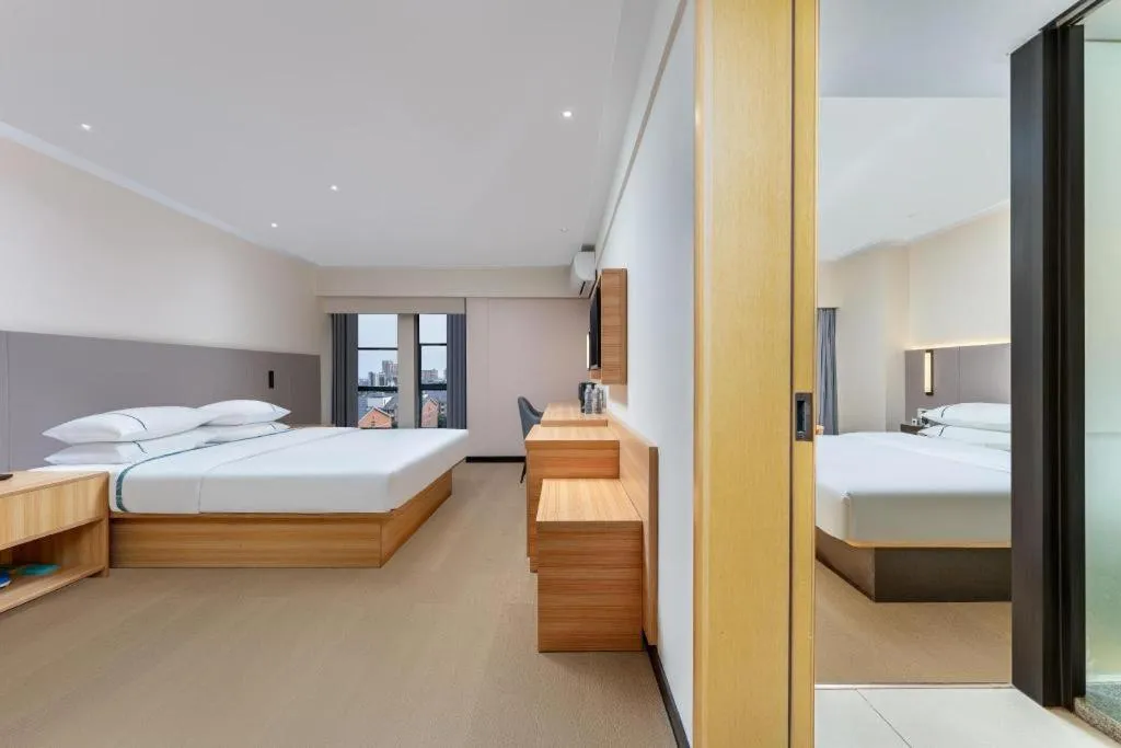 Bed in City Comfort Inn Wuhan Guanggu Minzhu Avenue NO.1 Middle School Affiliated to CCNU