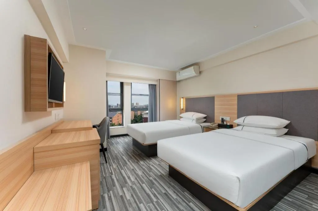 Bed in City Comfort Inn Wuhan Guanggu Minzhu Avenue NO.1 Middle School Affiliated to CCNU