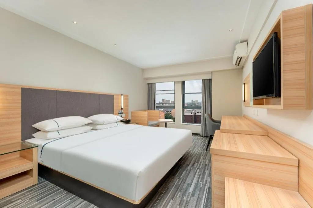 Bed in City Comfort Inn Wuhan Guanggu Minzhu Avenue NO.1 Middle School Affiliated to CCNU