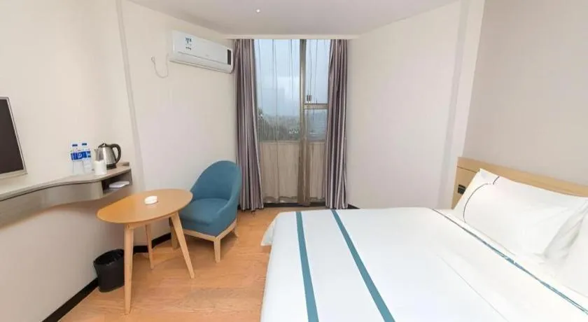 Bed in City Comfort Inn Guangzhou Panyu Qiaonan Aoyuan Plaza