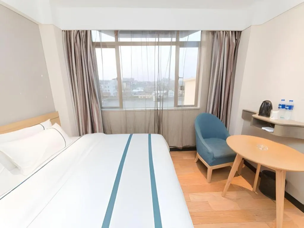 Bed in City Comfort Inn Guangzhou Panyu Qiaonan Aoyuan Plaza