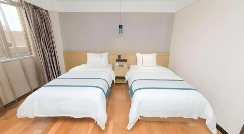 Bed in City Comfort Inn Guangzhou Panyu Qiaonan Aoyuan Plaza