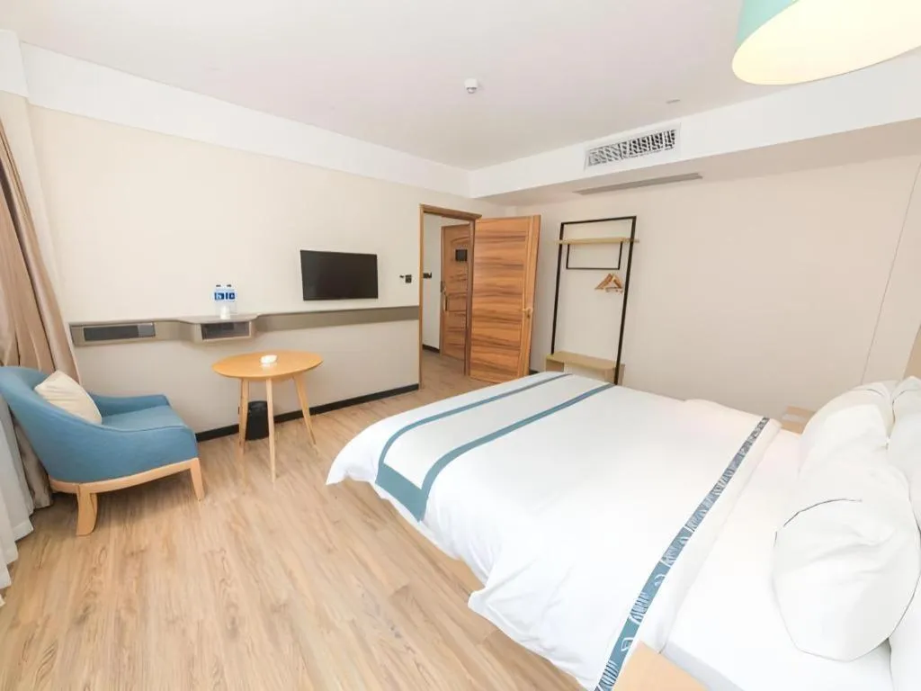 Bed in City Comfort Inn Guangzhou Panyu Qiaonan Aoyuan Plaza