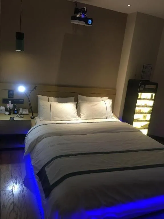 Bed in City Comfort Inn Guangzhou Panyu Qiaonan Aoyuan Plaza
