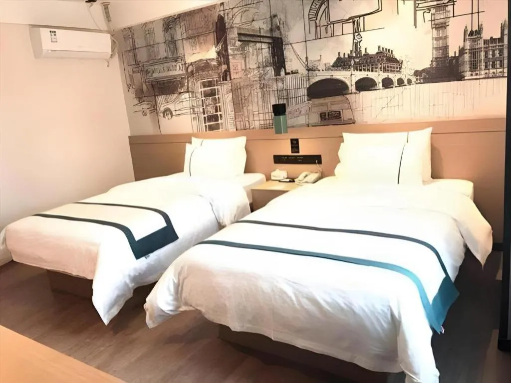 Bed in City Comfort Inn Guangzhou Shisanhang Shangxiajiu Pedestrian Street 1st Branch