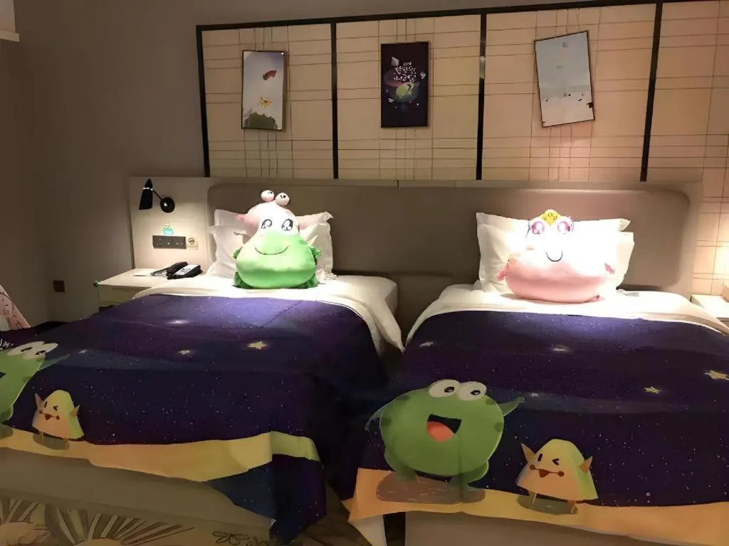 Bed in Echarm Hotel Aegean Shopping Park Zhonghuan Plaza