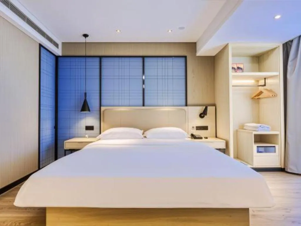 Bed in Echarm Hotel Aegean Shopping Park Zhonghuan Plaza