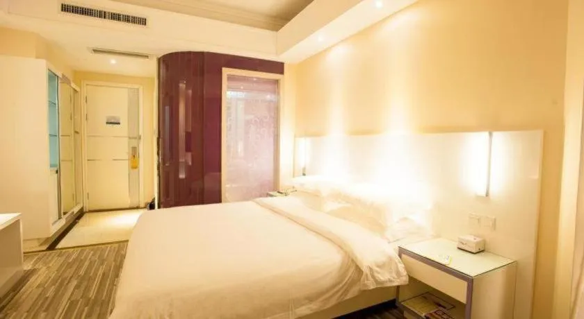 Bed in City Comfort Inn Wuhan Ikea