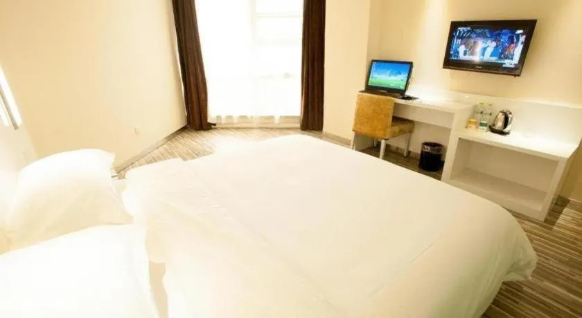 Bed in City Comfort Inn Wuhan Ikea