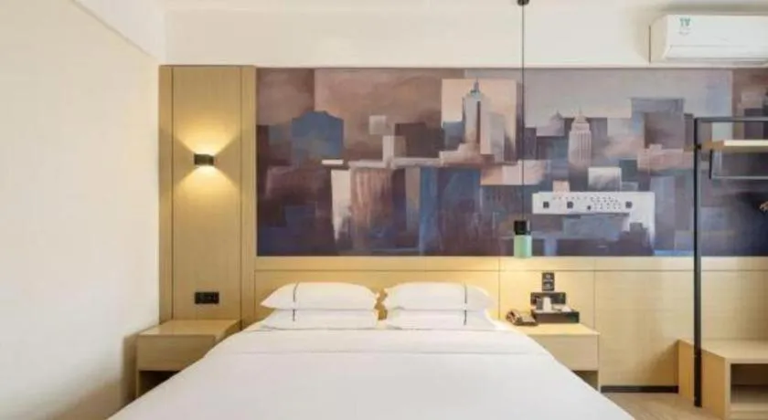 Bed in City Comfort Inn Wuhan Ikea