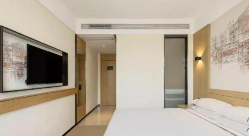 Bed in City Comfort Inn Wuhan Ikea