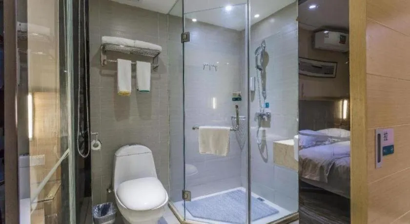 Bed in City Comfort Inn Guangzhou Tianhe District Tangxia Exhibition Center