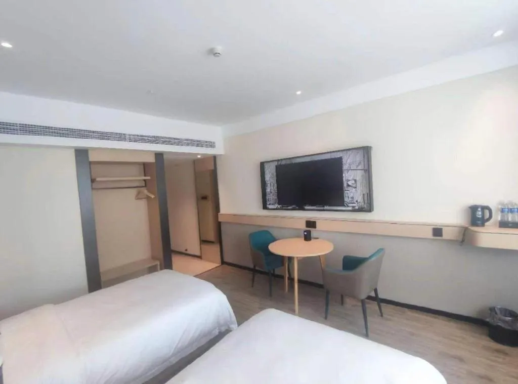 Bed in City Comfort Inn Wuhan Jinyinhu Garden Expo Park