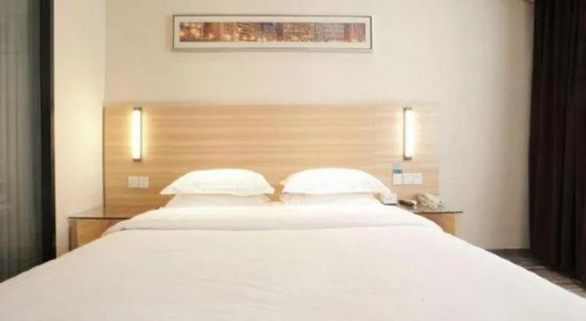 Bed in City Comfort Inn Wuhan Jinyinhu Garden Expo Park