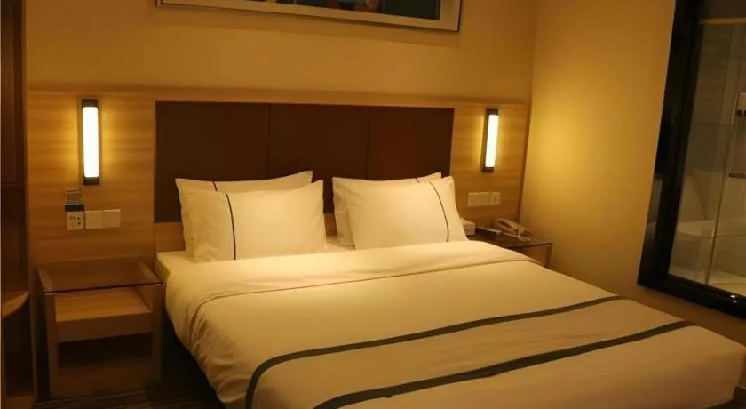 Bed in City Comfort Inn Wuhan Jinyinhu Garden Expo Park