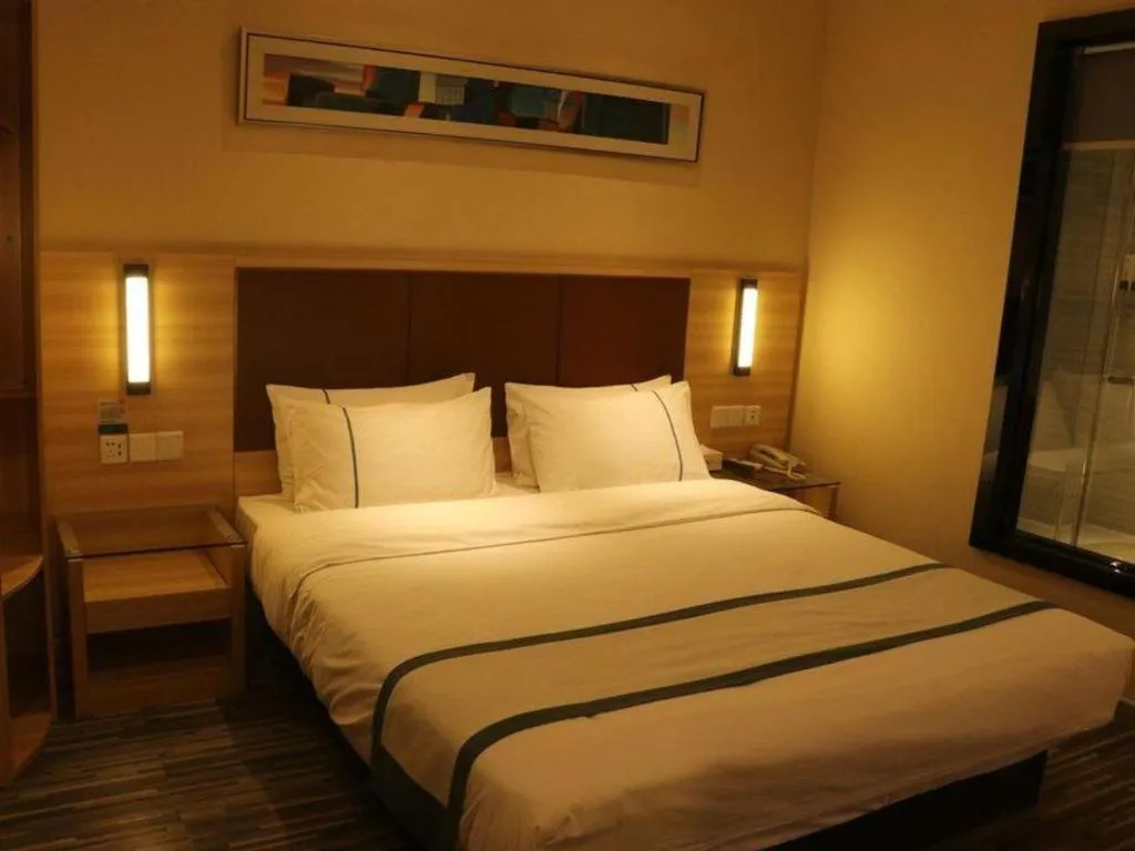 Bed in City Comfort Inn Wuhan Jinyinhu Garden Expo Park