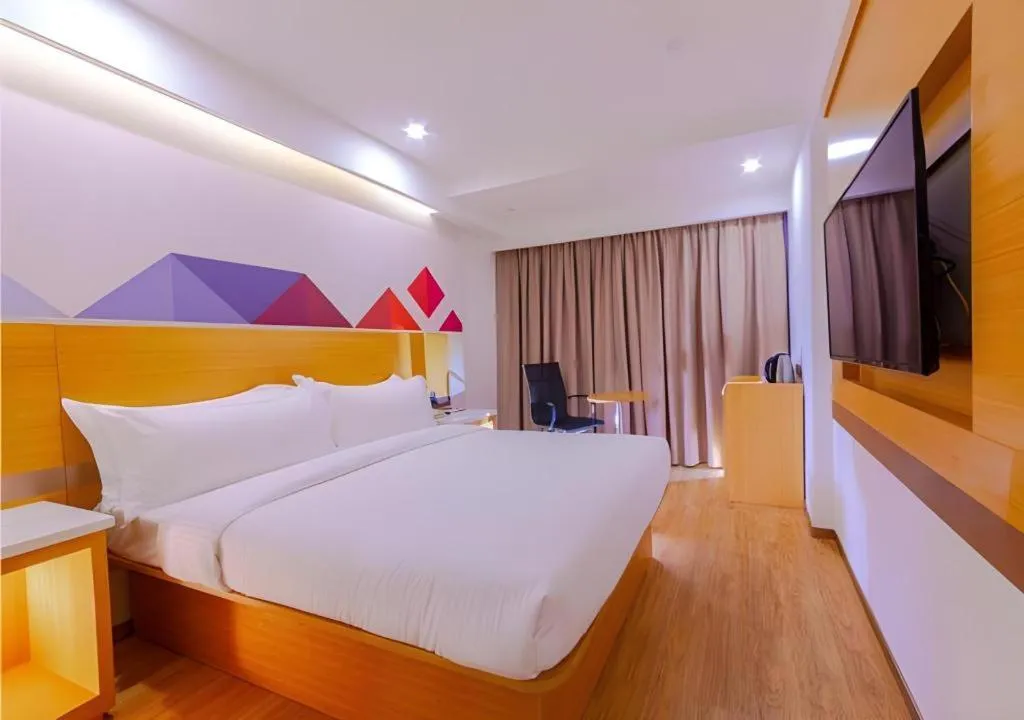 Bed in Borrman Hotel Zhanjiang Shimao Building High-speed Railway Station