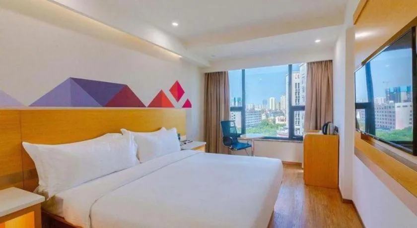 Bed in Borrman Hotel Zhanjiang Shimao Building High-speed Railway Station