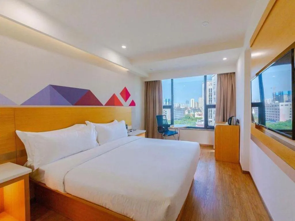 Bed in Borrman Hotel Zhanjiang Shimao Building High-speed Railway Station