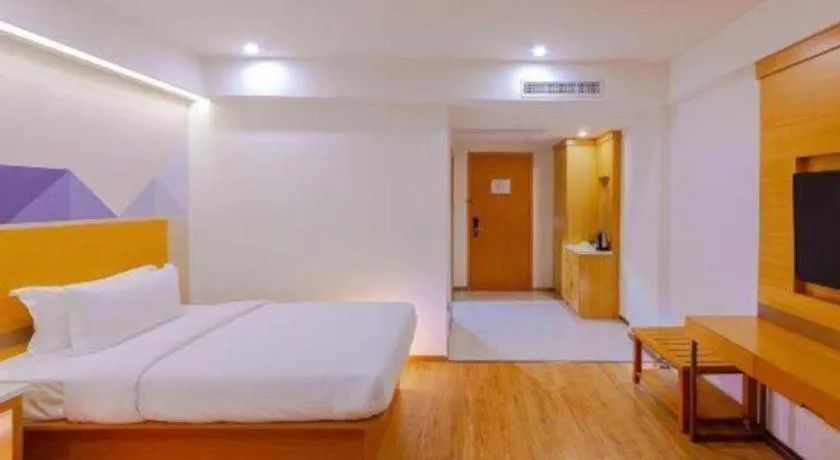 Bed in Borrman Hotel Zhanjiang Shimao Building High-speed Railway Station