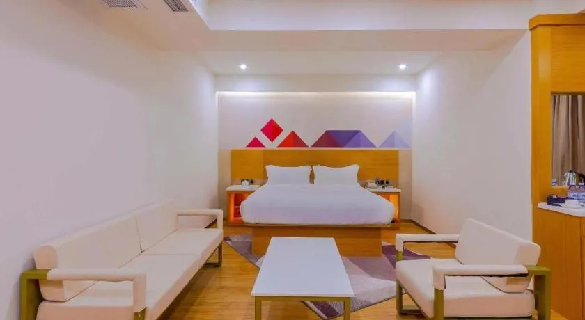 Bed in Borrman Hotel Zhanjiang Shimao Building High-speed Railway Station