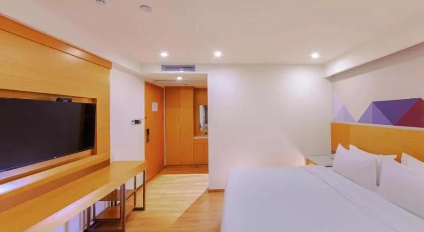 Bed in Borrman Hotel Zhanjiang Shimao Building High-speed Railway Station