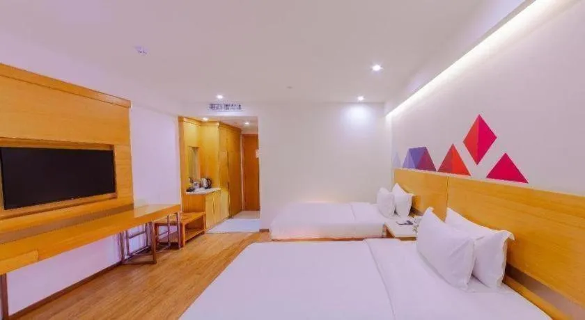 Bed in Borrman Hotel Zhanjiang Shimao Building High-speed Railway Station
