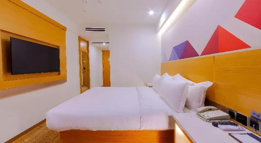 Bed in Borrman Hotel Zhanjiang Shimao Building High-speed Railway Station