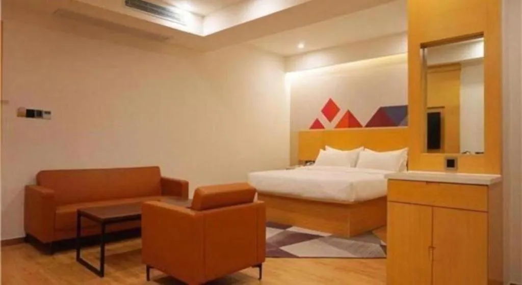 Bed in Borrman Hotel Zhanjiang Shimao Building High-speed Railway Station