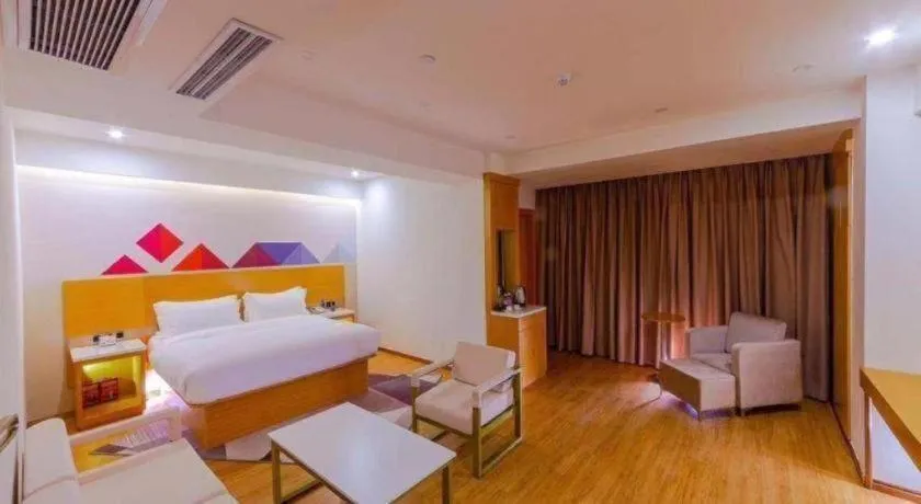 Bed in Borrman Hotel Zhanjiang Shimao Building High-speed Railway Station
