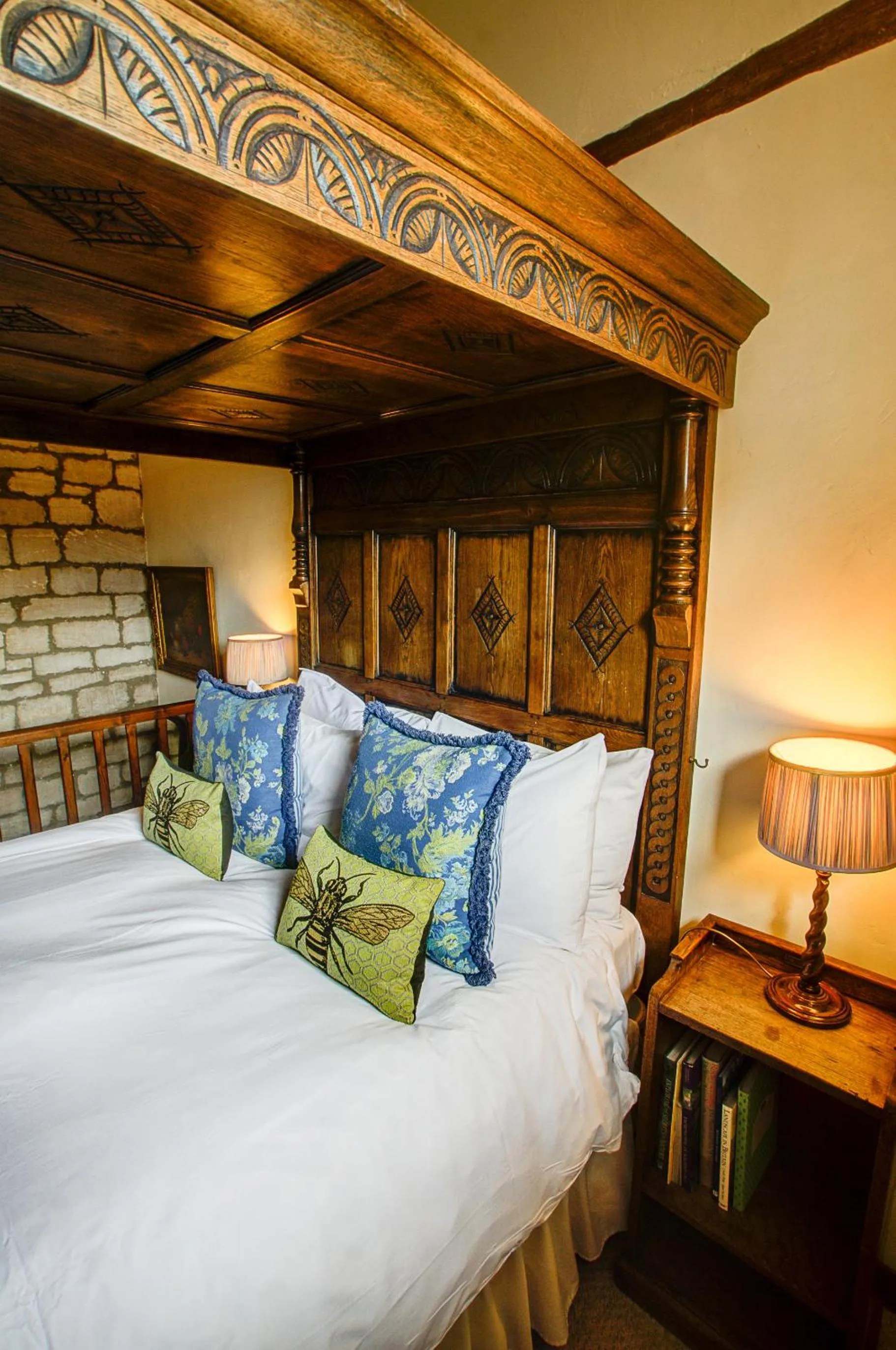 Bedroom, Bed in The Moonraker Hotel