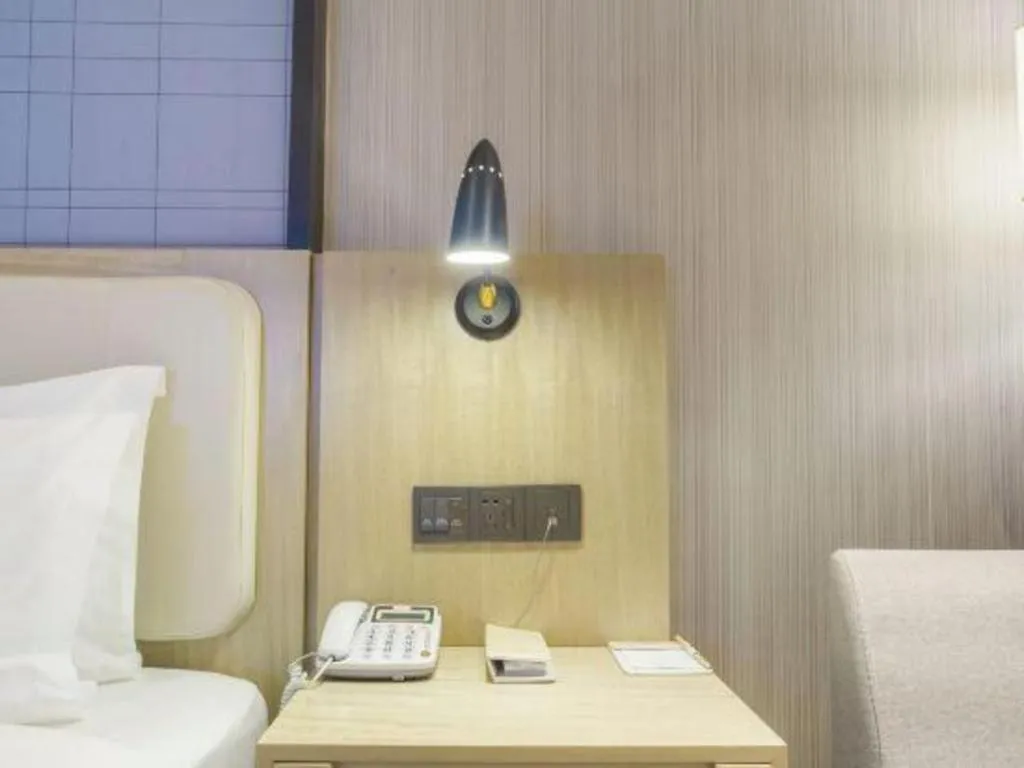 Echarm Hotel Xinyu Railway Station Baoshi Park